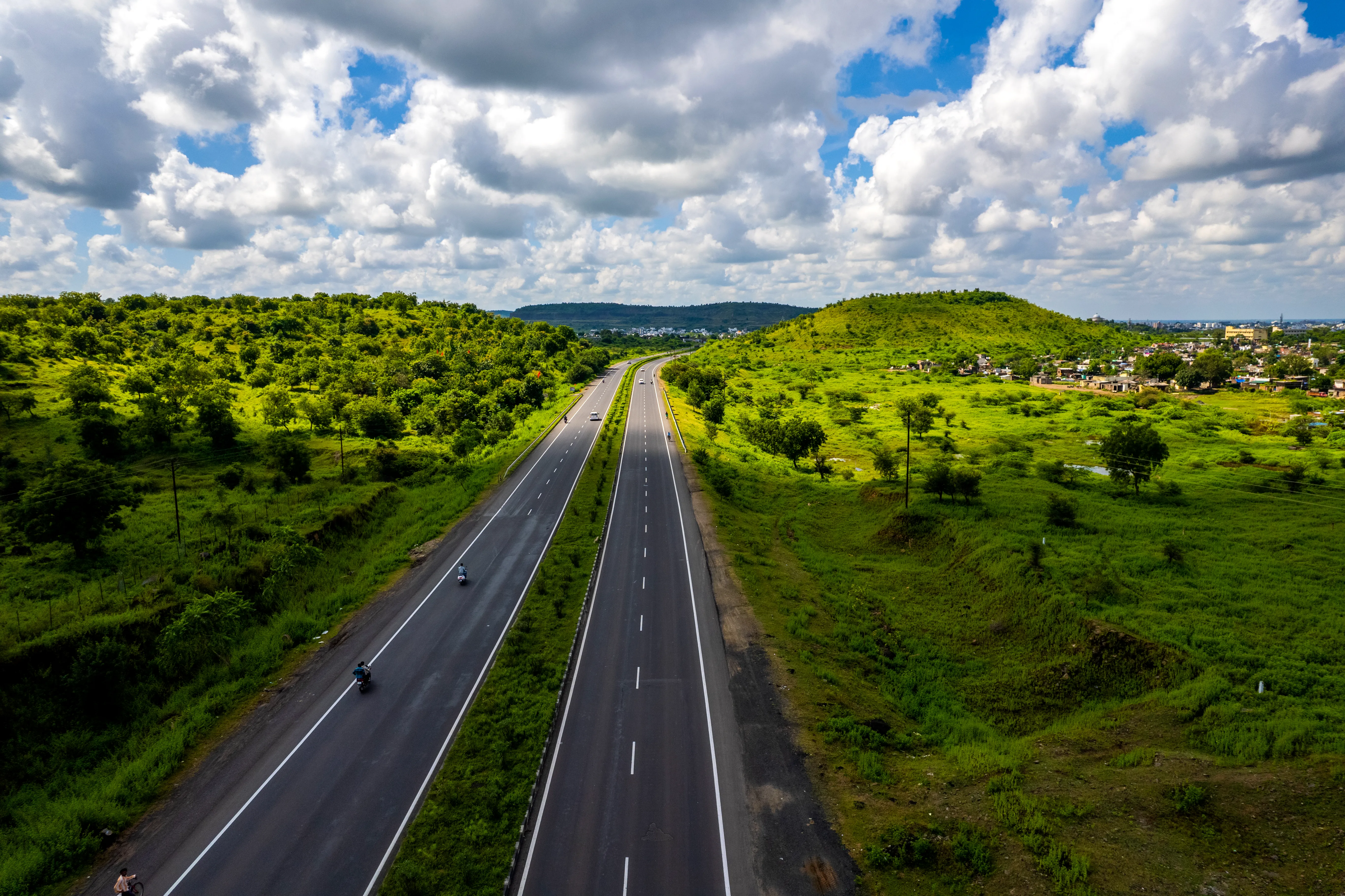 Delhi’s New Obsession: The One-Hour Escape on the Delhi–Mumbai Expressway